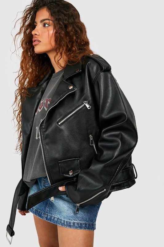 Keep toasty this season with our collection of petite coats and jackets. From petite trench coats to petite teddy coats, our coats for petite women are specifically designed to fit all you girls sitting pretty at 5'3'' and under. Step out in a petite blazer or pass the vibe check in a petite puffer jacket. Whatever your style, we've got you, girl. This one would look dreamy with a pair of straight leg jeans, an oversized hoodie and chunky trainers.Style: Biker JacketFabric: PULength: CroppedSleeve Length: Long Sleeve