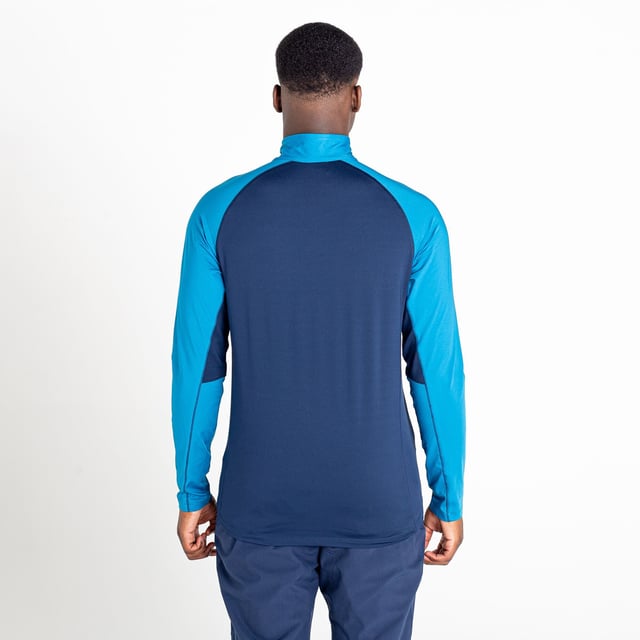 95% Polyester, 5% Elastane. Fabric: Core Stretch. Design: Contrast Sleeves, Logo. Sleeve-Type: Long-Sleeved. Fastening: Quarter Zip. Neckline: Standing Collar. Fabric Technology: Lightweight, Quick Dry. Sustainability: Made from Recycled Materials.