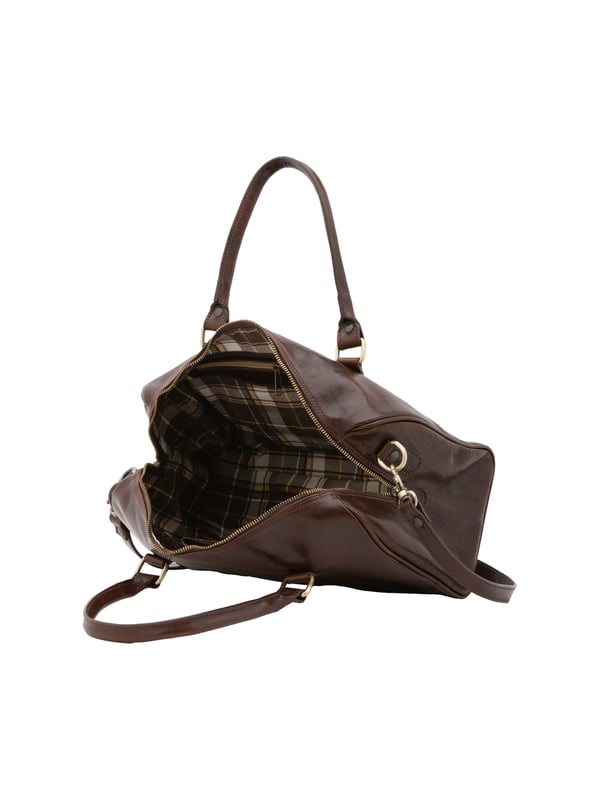 Bolso baúl de mujer. El cierre es con cremallera. Los bolsillos internos son uno con cremallera. Los bolsillos externos son uno en la espalda con cremallera. La bandolera es extraíble en piel. El mango es de piel. Hay un compartimento interno. El material exterior es auténtica piel de vacuno. Internamente está forrado en algodón. Medidas: 37x22x16 cm. Hecho en Italia