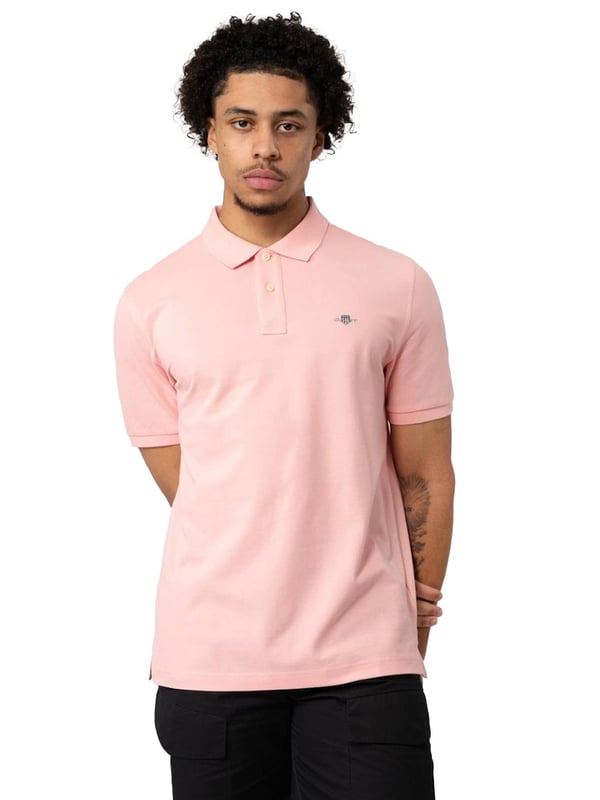 The timeless piqué polo shirt is a must-have for a reason. Our polo shirt is effortlessly stylish and traditional. Featuring a regular fit, a flat knit collar, a two-button placket, small side slits, and the iconic GANT logo embroidered at the chest.