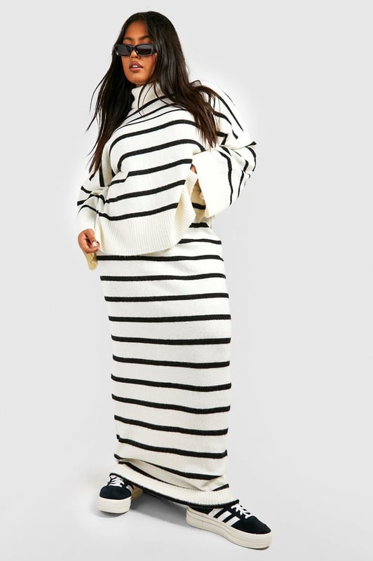 Get your wfh style on lock with this latest piece from our plus size loungewear collection (it's so comfy you won't want to take it off). Comfortable, versatile, and perfect for off-duty days, this style features a loose, stretchy fabric for maximum comfort. Pair with socks and sliders for at-home days, or elevate your street style in box-fresh trainers and an oversized trench. Whatever your vibe, look to our full range of plus size loungewear sets to get your low-key looks covered. Casual is the new wardrobe winner girl, so pick up knitted sets, soft hoodies and elasticated joggers for the ultimate comfy casual.Style: Loungewear SetDesign: StripesFabric: Acrylic