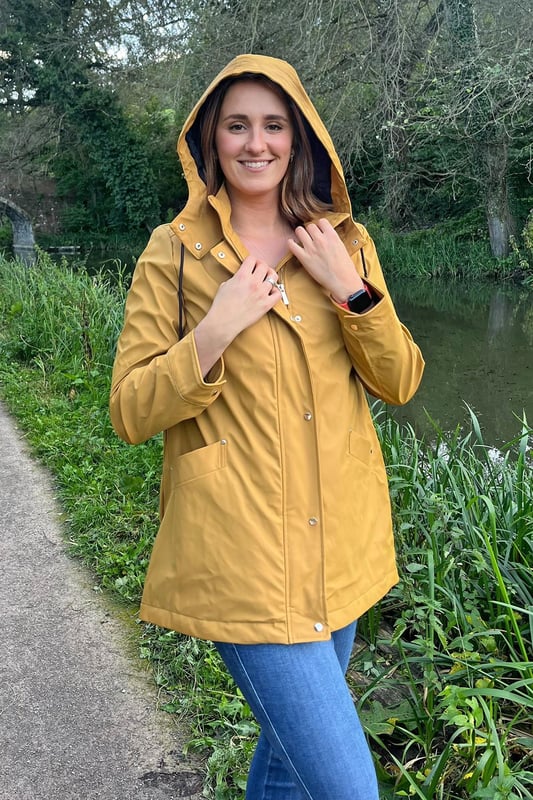 This waterproof jacket will keep you warm and dry with a lined hood, custom drawstring, and high neckline to keep the weather out. The quilted lining adds extra comfort while the zip-through fastening and press-stud storm flap provide additional protection. Made from high-quality PU, this jacket is both durable and stylish.

Rubberised waterproof fabric
Outer: 100% polyurethane, Lining 100% Polyester
Lined Hood

Zip and Popper Front Fastening
2 Front Pockets
28" Shoulder to Hem
Sizing: As expected¬†
Fit: Boxy