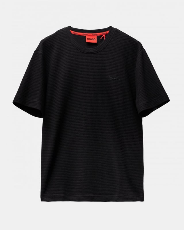 A breathable pyjama T-shirt by HUGO Menswear, cut to a straight fit. Jacquard-woven with a waffle structure, this downtime piece features an embroidered logo. This product contains at least 60% better raw materials. This piece is made with at least 60% cotton derived from regenerative agriculture.

Regular fit
Crew neck

Quality: 60% Cotton, 40% Polyester