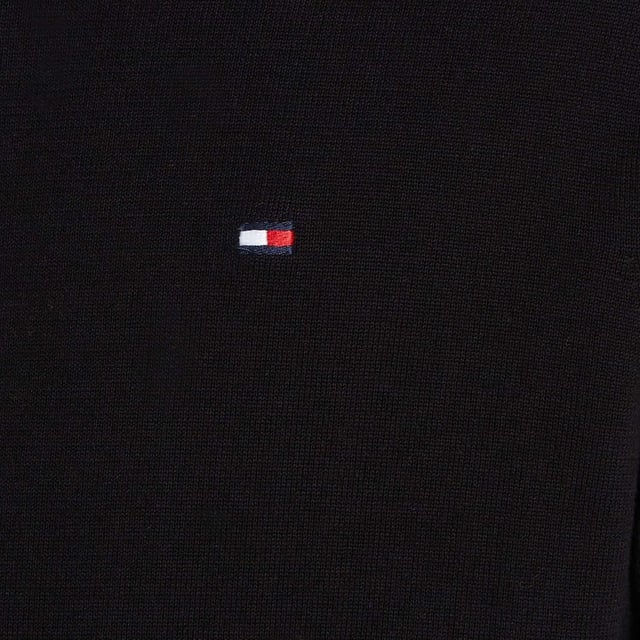 Zip sweater from Tommy Hilfiger. Step up your wardrobe game with this stylish and comfortable zip sweater.- Organic cotton blend.- Small-discreet logo.- Regular fit.- Main composition: 81% Organic Cotton, 19% Polyester.- Sustainability Certification.- Organic Content Standard.- Machine Washable at 30°C.- Tumble dry gentle cycle.- Wash and dry inside out. Ref: MW0MW22747BDS.