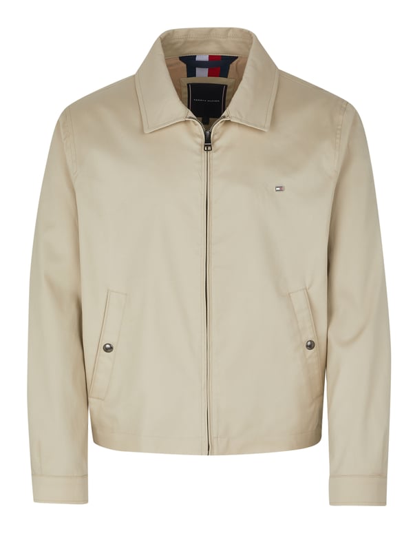 97% algodón, 3% elastano; chaqueta Tommy Hilfiger; Modelo: MW0MW12226 AEQ; Mano de obra de alta calidad; cuello clásico; Cremallera; Dos bolsillos delanteros; Detalles del logo de Tommy Hilfiger