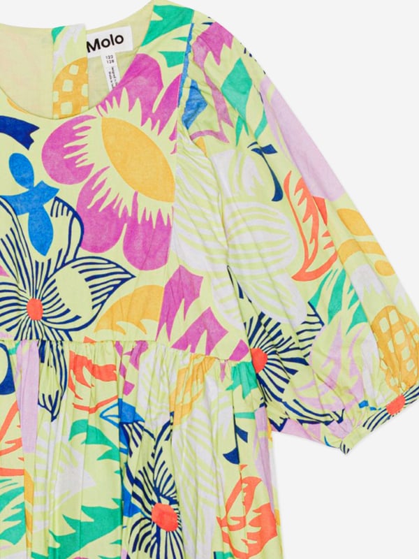 Molo encapsulate fierce energy and creative ambition in their sustainability abstracts. This girls short sleeve floral print light green dress is depicted in organic cotton via a unique, abstract perspective and 3/4 length sleeves. She will look and feel divine. ‚ Loose Fit ‚ Round Neck‚ Small Button Closure‚ Full, Gathered Skirt‚ Zip Back Closure ‚ 100% Organic Cotton