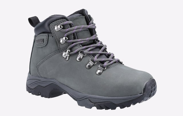These Burford hiking boots from Cotswold are a leather hiking boot made with Mir-Tex waterproofing technology. The lining is a breathable, waterproof membrane that gives you the added security that your feet will always stay dry and also features slip-resistant materials.- Mir-Tex waterproofing technology.
- Waterproof membrane lining.
- Slip resistant energy rebounding sole.