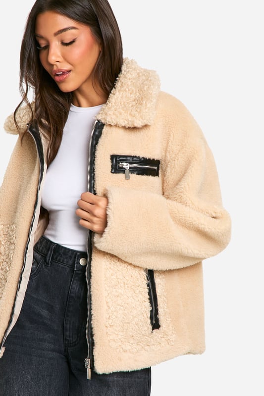 Wrap up in the latest coats and jackets and get out-there with your outerwearBreathe life into your new season layering with the latest coats and jackets from boohoo. Supersize your silhouette in a padded jacket, stick to sporty styling with a bomber, or protect yourself from the elements in a plastic raincoat. For a more luxe layering piece, faux fur coats come in fondant shades and longline duster coats give your look an androgynous edge.