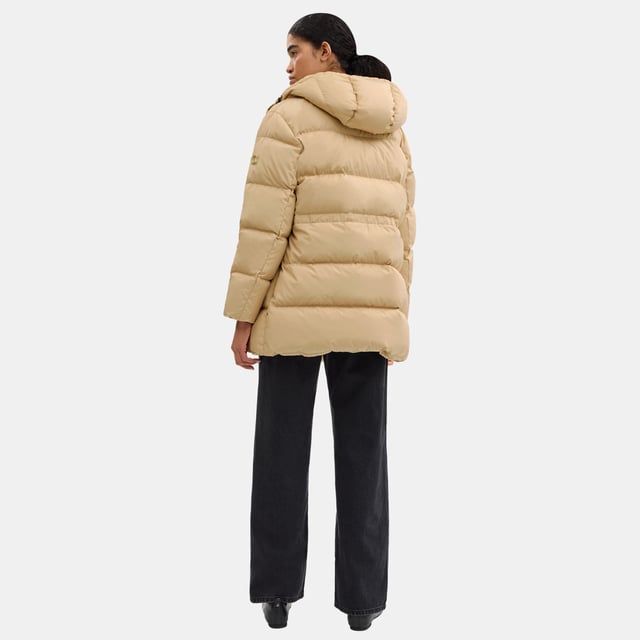 Mid Puffer, Model is 5'10" (178cm), chest 31" (79cm), waist 24" (61cm), hips 35" (89cm) and wears a size S, Zip pockets,  Length: 84.00 cm