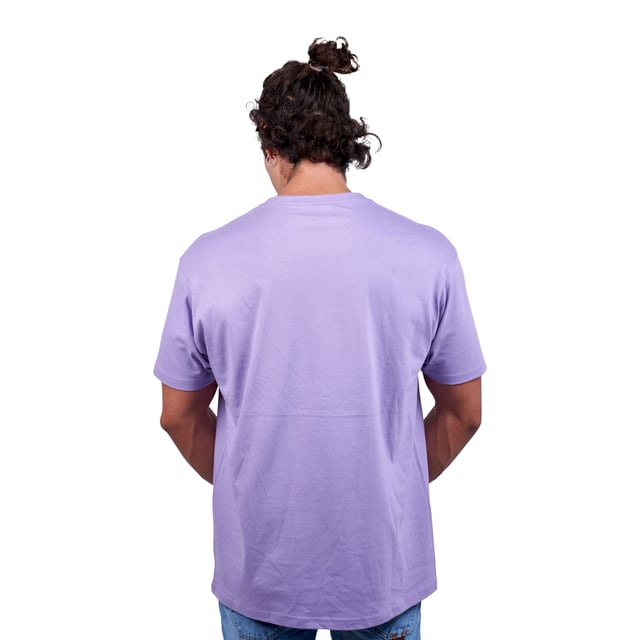 T-shirt met korte mouwen.
 Ronde hals met geribde afwerking.
 Merkopdruk op voorkant.
 Naden in toon zichtbaar.
 Samenstelling: 100% katoen
 Onderhoud:
- Wassen op max. 40ºC.
 - Geen bleekmiddel gebruiken.
 - Strijken op lage temperatuur.
 - Niet chemisch reinigen.
 - Geen droger gebruiken.