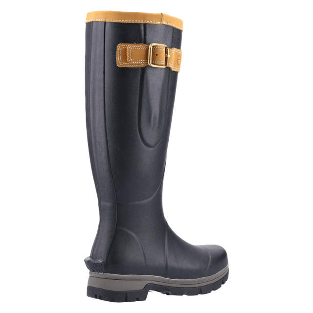 Premium rubber all-purpose wellington boot.  Stratus provides a durable outsole with reinforcements around the heel and toe, creating an overall reliable boot.