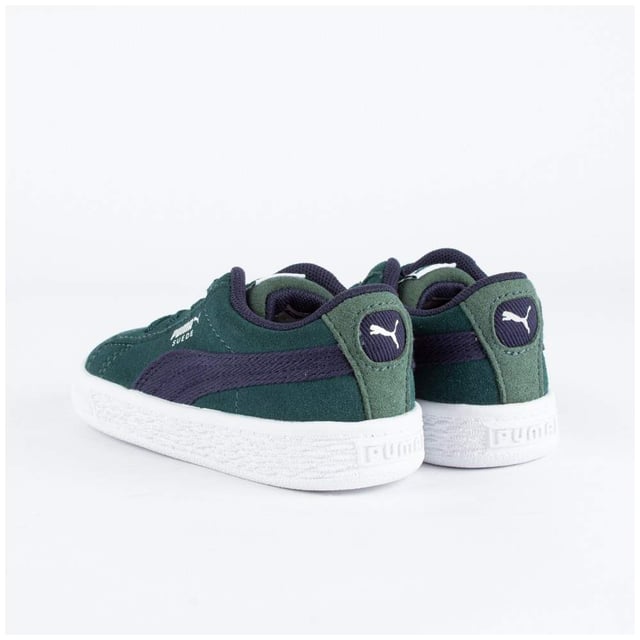Basket Puma Classic DNM Jungen Grün Wildleder. Authentischer Schuh der Marke Puma - Streetwear/Sportswear Design von Puma - Puma für modebewusste Jungen, perfekt für den Alltag - Der grüne Puma Sneaker lässt sich hervorragend mit dem Rest deiner Garderobe kombinieren - Bequemes Wildledermaterial - Klassische Schnürsenkel - Classic DNM - Textil.