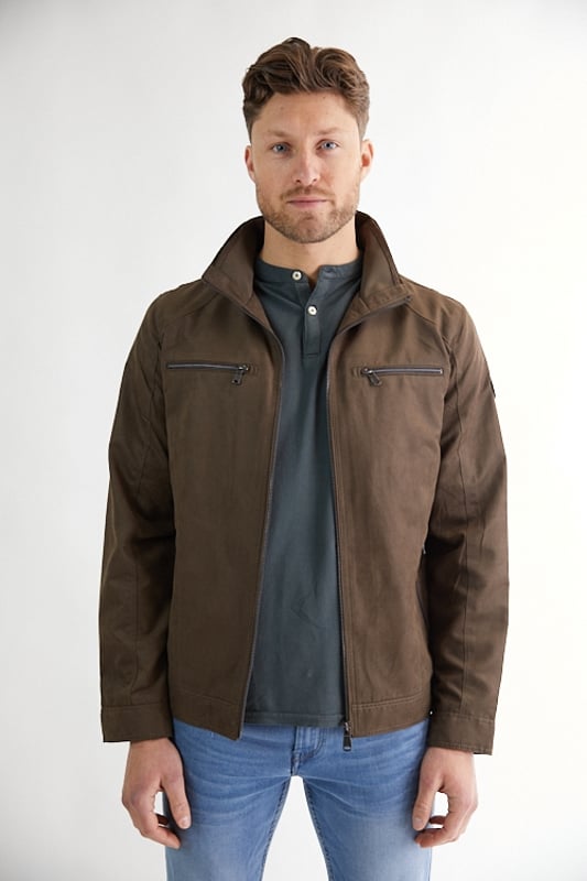 100% Polyester100% Polytafetta Körperfutter100% Polytafetta Ärmelfutter- Futter mit einer Innentasche mit Reißverschluss und einer Innentasche mit KnopfverschlussUnser Model ist 190cm groß und trägt Größe M