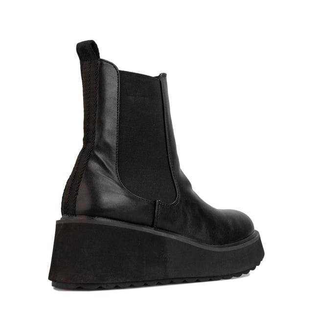 Botas altas Rocket Dog negras para mujer, confeccionadas en sintético y suela sintética. Características: altura de tacón 6 cm, forro textil, tirador en el talón, refuerzo elástico y tacón cuadrado.