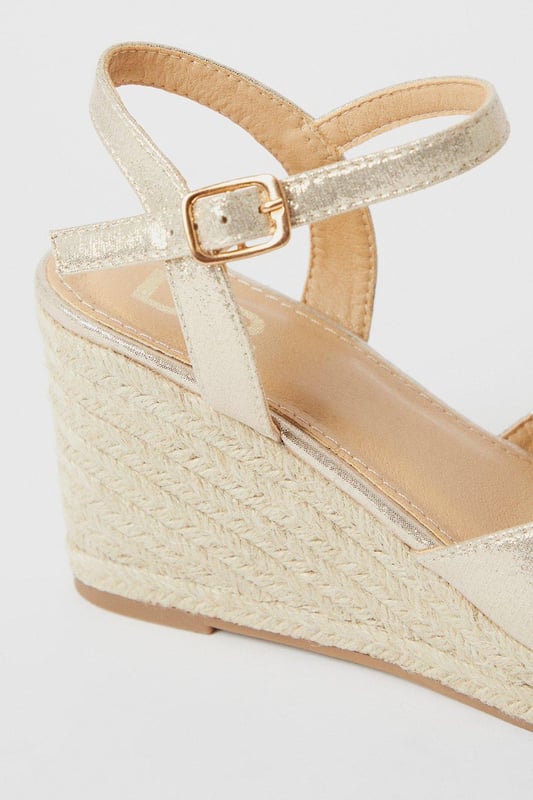 Got somewhere special to be? Get all glammed up with our selection of main collection and wide fit women's heels for every occasion. From strappy heels and barely-there sandals to classic courts, embellished slingbacks and party platforms, we've got the perfect heels for all your plans. Choose from patent, metallic and leather-look styles and find your new faves today.Style: Wide Fit Rumor Closed Toe Wedges Fit: Wide Fit Ideal for: CasualDesign: Classic Fastening: Buckle Heel height: 8.5cm / 3.3 Inches Heel shape: Wedge