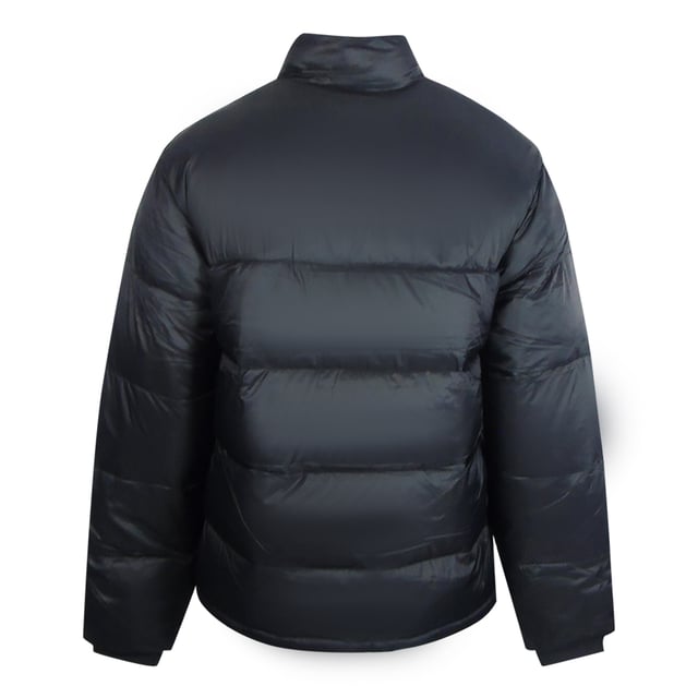 Enfrentate a los elementos con estilo con la chaqueta Lyle & Scott. Este elegante abrigo esta diseado para lucir genial con casi cualquier conjunto. Haz una declaracion con una chaqueta que luce genial y te mantiene protegido de los elementos., Abrigo negro Lyle & Scott, cuello, 100% nailon, cierre de cremallera, corte estandar, se ajusta a la talla real, insignia de la marca en el frente izquierdo del pecho, chaqueta negra