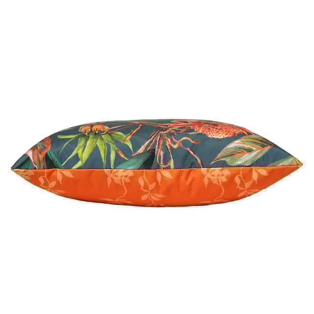 Bring the tropical feels to your outdoor space. Featuring a trio of exotic birds, this fully reversible design in vibrant orange tones is sure to stand out in any garden.