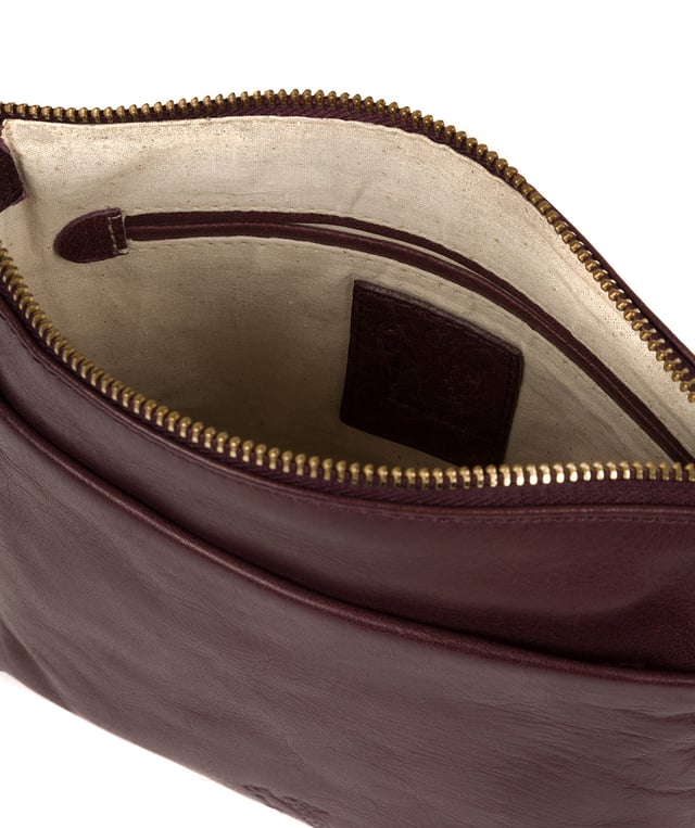 The 'Nikita' cross body bag from Conkca London is handcrafted from natural leather for a classic yet contemporary finish - perfect for elevating any look. With two full-length slip pockets on the exterior of the bag which arte perfect for on-the-go storage, complemented by a 100% cotton lining for a flawless finish. Comes with an adjustable leather strap and is adorned with the unimitable Conkca London squirrel logo and charm.