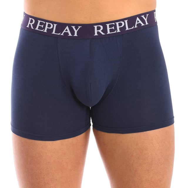 Stretch cotton boxer.
 Elastic rubber waistband, with the brand's name repeatedly embroidered.
 Comfortable and breathable fabric.
 Anatomical front, with the ability to hold without squeezing.
 Seams seen in tone.
 Composition: 95% Cotton, 5% Elastane
 Care:
Wash at maximum temperature 40º.
 Iron at low temperature.
 Do not use bleach.
 Do not use dryer.
 Do not dry clean.