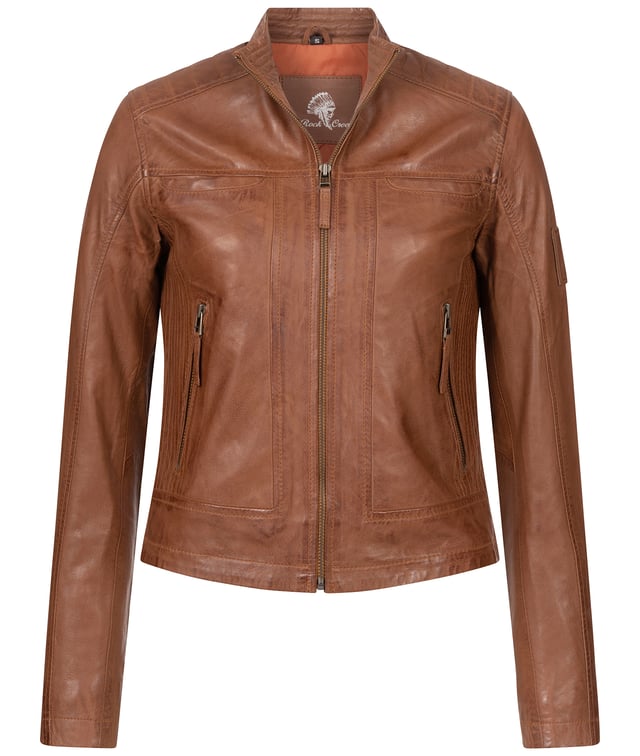 Die Lederjacke, das Synonym für die alltags Jacke, man kann sie im Sommer oder Winter tragen, mit Jeans, oder in einer Kombination mit einer schicken Hose, es ist einfach die Jacke, die jeder in seinem Kleiderschrank braucht. Die Damen Lederjacken der Marke "Rock Creek", sind in verschiedenen Modellen erhältlich, ob klassisch, ausgeflippt, vom feinen Casual- bis zum hart Rockigen-Look, wir bieten Ihnen alles an. Mit dem Jacken-Modell D-481, werden Sie bestimmt die richtige Wahl treffen. Die Leder Jacke ist eine klassische Casual-Jacke, mit Stehkragen und Reißverschluss Zippern am Armende, sie ist sehr geschmeidig und hat ein super lässiges Tragegefühl.