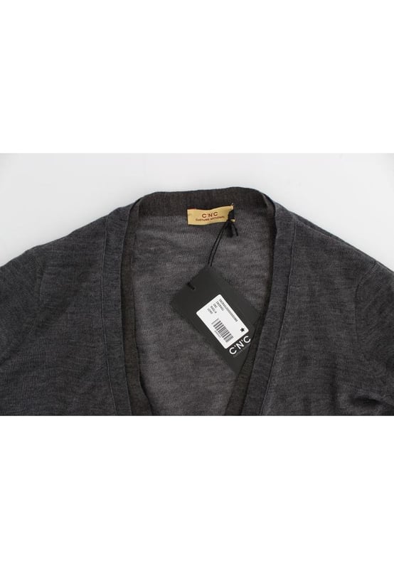 Merk: Costume National CNC
  Kleur: Grijs
  Materiaal: 42% Wol 40% Acryl 18% Metaal
  Model: Vest
  Sluiting: Volledige knoop
  Logo details
  Geslacht: Mannen