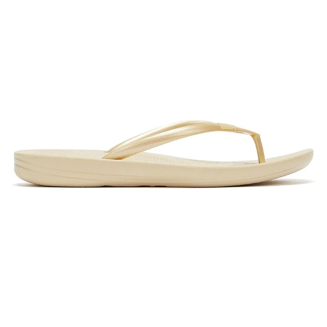 From the top, they look like your typical Surfer-girl flip flops. Underneath, they're ergonomically engineered with iQushion™ micro-bubble foam impact cushions for non-stop comfort. Throw a pair in your suitcase and you'll find yourself wearing them to beach, bar and beyond!