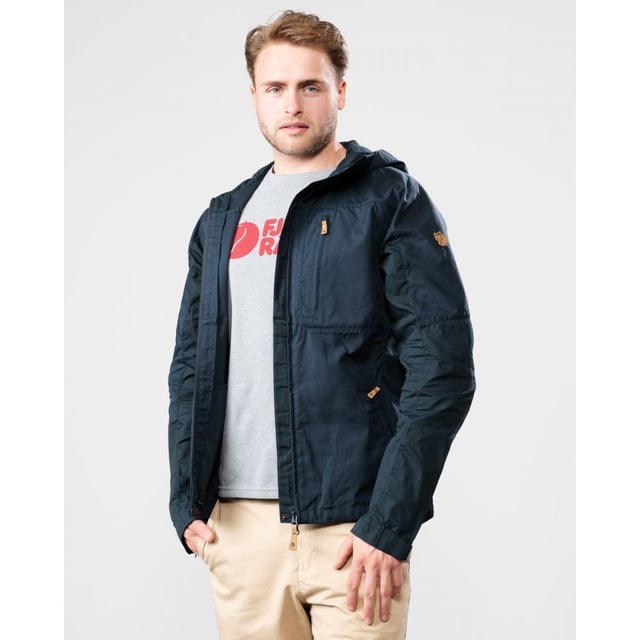 Comfortable jacket in durable G-1000 and G-1000 Lite, a practical everyday garment that also works well in nature. Pre-shaped sleeves and fixed hood that sits snugly around your face. Two zippered side pockets. Zipper in the front with inner flap. Adjustment at the hem and buttoned sleeve cuffs. Can be waxed for added protection from wind and rain.

SKU: F81679
Gender: Men
Concept: Outdoor
Weight (FJR): 430 g in size M
Material: G-1000
Outer material: G-1000® Original: 65% polyester, 35% cotton, G-1000® Lite: 65% polyester, 35% cotton
Contains non textile parts of animal origin: Yes
Activity: Everyday Outdoor