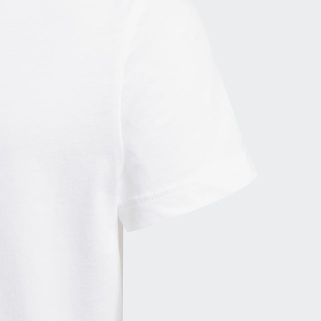 You can never have too many comfortable t-shirts. This juniors' tee is made of soft cotton and cut to help you move. It has a ribbed crewneck for a classic look. A bold contrast adidas Badge of Sport stands out on the chest.adidas' cotton products support sustainable cotton farming. This is part of adidas' ambition to end plastic waste.  - Regular fit - Ribbed crewneck - 100% cotton single jersey - Large adidas Badge of Sport print  Shipped by adidas