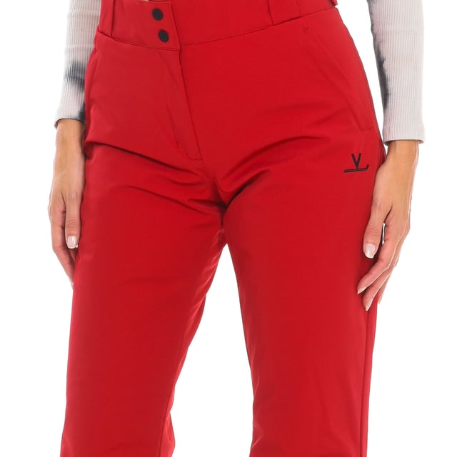 Ski pants Vuarnet.
 Adjustable belt with velcro and hidden elastic.
 Front opening with zipper and snap button.
 Two zippered hand pockets
 Adjustable lower leg with zipper.
 Fixed inner gaiter with non-slip bands and reinforced material on the leg.
 Brand logo on one side.
 Regular fit.
 Seams seen in tone.
 Composition: 100% polyester
 Care:
Handwash.
 Do not use dryer.
 Do not iron.
 Do not use bleach.
 Do not dry clean.