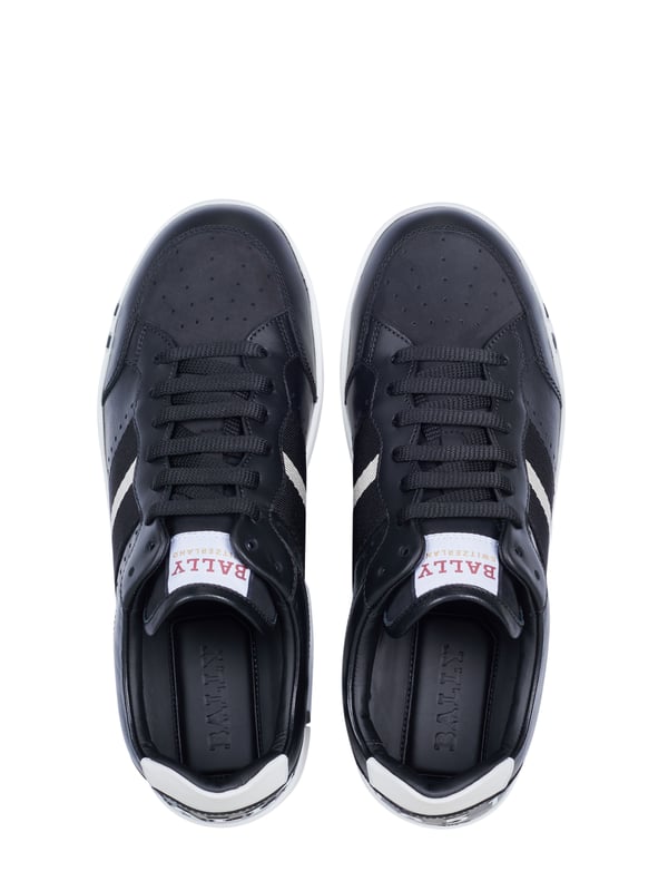 100% piel de becerro; zapatos Bally; Modelo: 59772723818 F000; Mano de obra de alta calidad; Piel suave; Cordones clásicos; Suela de goma antideslizante; gorra redonda; Detalles del logotipo de Bally.