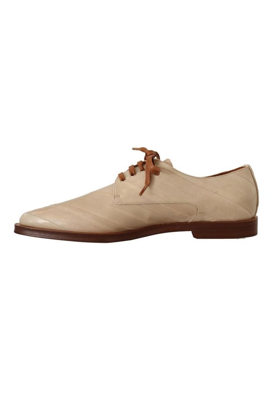 Marca: Dolce & Gabbana.
  Modelo: Pisos formales.
  Color: Beige.
  Material: 100% cuero de anguila.
  Suela: Cuero.
  Cierre: Con cordones.
  Detalles del logotipo.
  Alta calidad y comodidad.
  Fabricado en Italia.
