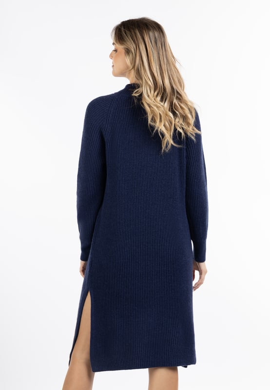 geen voering/geen voering, geen vulling  Met de gebreide jurk van DreiMaster Vintage kun je rekenen op volledig comfort. Dankzij het zachte ribbreisel met viscosegehalte, het kleine opstaande kraagje en de comfortabele lengte van de jurk ben je optimaal voorbereid op koudere dagen. De lange zijsplitten zorgen voor extra charme en beenruimte. Gecombineerd met laarzen of lange laarzen creëer je in een handomdraai een casual, relaxte winterlook.  Gebreide midi-jurk met lange mouwen