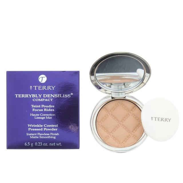 This luxurious silky powder sets like a second skin, giving you a flawless sheer matte finish. A precision face puff guarantees tip-top application and touch-ups. Comes in a beautiful silver compact crafted from aluminium