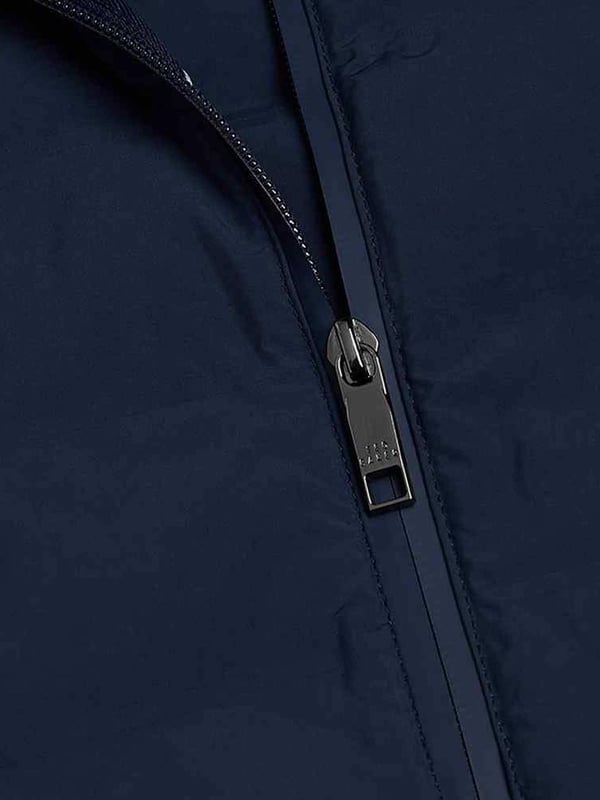 This stylish puffer jacket features a trendy horizontal quilted design that ensures you stay warm and dry, whether it's rainy or just a chilly morning. Crafted with a sleek, welded nylon liner, it offers a modern silhouette with a zip fastening and a high neckline to keep out the wind. Long sleeves and secure zip pockets add practicality, making it the perfect choice for those always on the go.