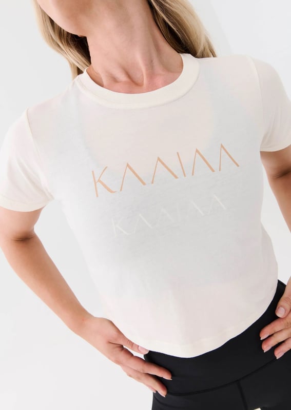 Slightly relaxed fit tee in a cropped length. Fine ribbed neckline. KAAIAA flat rubber logo and P.E Nation flat rubber logo on sleeve