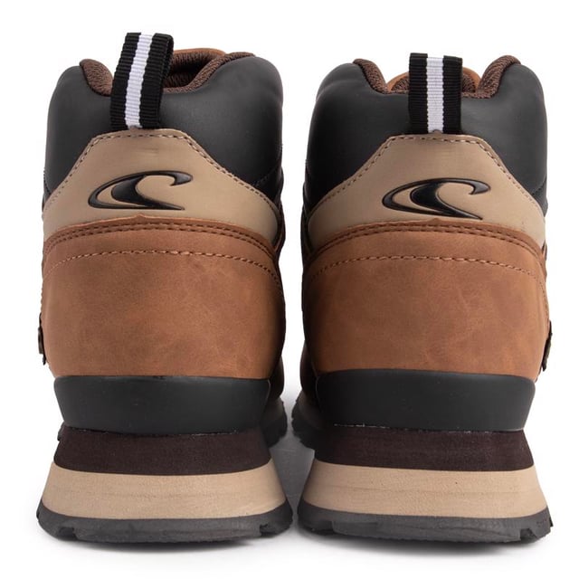 Elegante y detallado. Los botines negros para exteriores O'Neill Grand Teton Mid son un par de botas elegantes y robustas. con una silueta clásica inspirada en el exterior. Consta de parte superior de primera calidad y duradera. Ojales superiores con anilla en D y detalles finos.