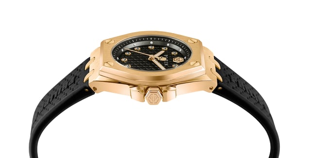 This Philipp Plein Plein Extreme Lady Analogue Watch for Women is the perfect timepiece to wear or to gift. It's Gold 38 mm Round case combined with the comfortable Black Silicone watch band will ensure you enjoy this stunning timepiece without any compromise. Operated by a high quality Quartz movement and water resistant to 5 bars, your watch will keep ticking.