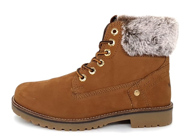 By Wrangler, these super cute Alaska women's ankle boots showcase a leather upper They feature lace up fastening to ensure both a comfortable and secure fit for all. The boots also feature an almond toe front which provides plenty of room around the toe. Their gorgeous grey faux fur trim is sure to keep your feet feeling toasty, warm and cosy this autumn/winter. Pair with skirts, tights, jeans, jumpers and much more!