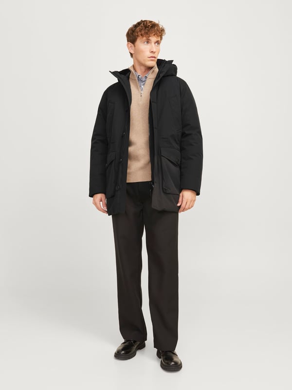 Chaqueta para hombre de la marca Jack & Jones. La chaqueta está hecha de poliéster de alta calidad.  Marca: Jack & JonesNombre del modelo: City ParkaCategoría: abrigo hombre inviernoMateriales: poliésterColor: negro.