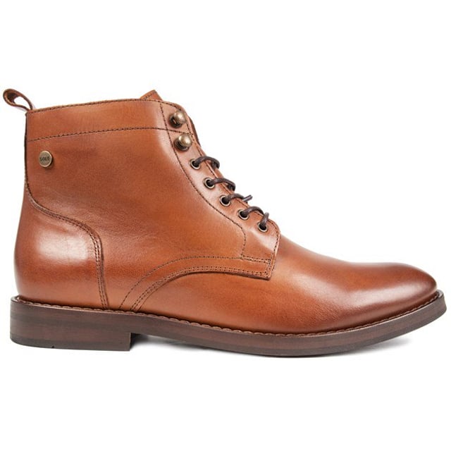 Light tan shop chukka boots