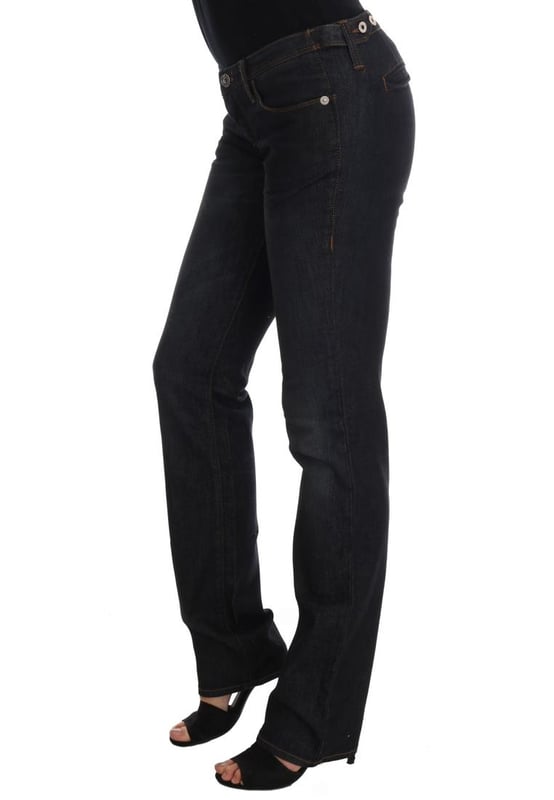 Diseño ajustado  
Color azul oscuro  
Fabricado con 99% algodón y 1% elastano  
Cierre de cremallera y botón  
Detalles del logo  
Hecho en Italia  
Material: 99% algodón 1% elastano