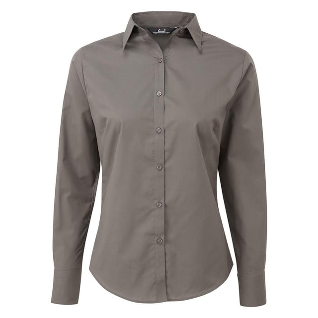 65% Polyester, 35% Baumwoll-Popelin. Design: Unifarben. Knopfverschluss. Abnäher an Rücken, Brustabnäher, Doppelte Falznähte, Pflegeleicht, Perlglanz-Knöpfe. Passform: Anliegend. GSM (Gramm pro Quadratmeter): 105. Nachhaltigkeit: Amfori-Freigabe, BSCI, REACH, Sedex, WRAP Zertifikat. Mit Kragen. Saum: Geschwungener Saum. Bündchen: Doppelknopf. Langärmlig.