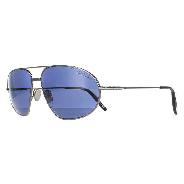 Las Tom Ford Aviator Mens Shiny Gunmetal Blue Bradford FT0771 Bradford FT0771 son un moderno estilo aviador fabricado en metal ligero. Las plaquetas nasales de silicona y las puntas de las patillas de plástico garantizan la comodidad durante todo el día. Firma Tom Ford Ts envuelven alrededor de la esquina a caer la esquina ya lo largo de los templos delgados para el reconocimiento de la marca.