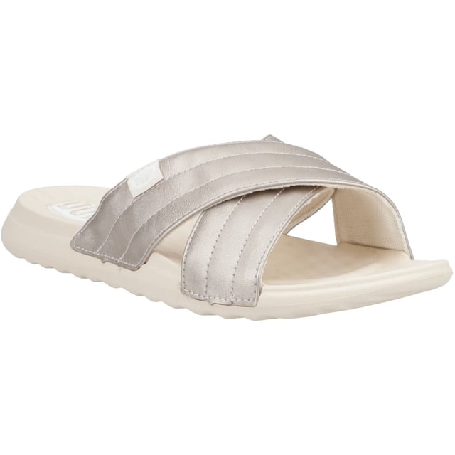 So laid back and relaxed, the Christi Slide Distressed features a distressed strap design and flexible comfort for when you just feel like chilling out.
