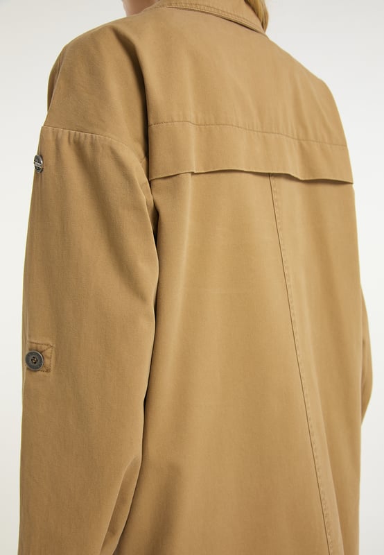 geen voering/geen voering, geen vulling  Deze DreiMaster vintage jas is ideaal voor warmere dagen. Dit casual model overtuigt door zijn brede, oversized snit, schuine zijzakken en dubbele knoopsluiting. Het zachte katoen heeft een gladde voering aan de binnenkant. Overgesneden schouders en de hoogwaardige logoknopen in vintage-stijl ronden het succesvolle ontwerp af.  Jas