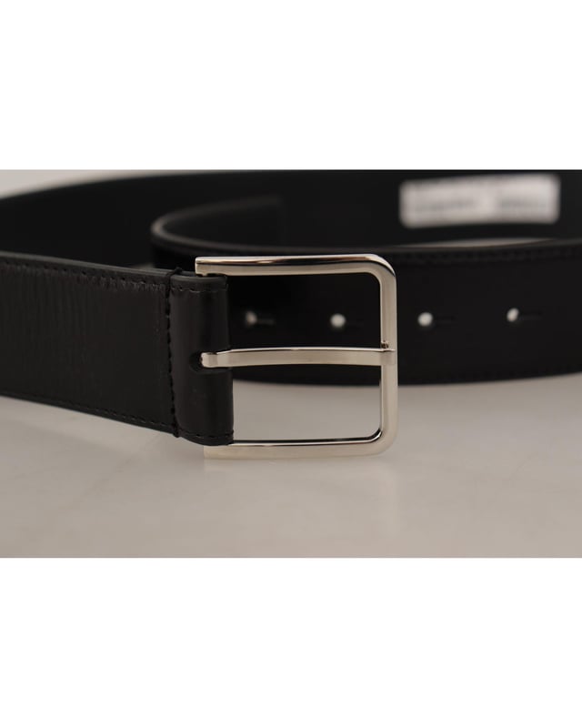 Black Calf Leather Logo Engraved Metal Buckle Belt
  Made in Italy
  100% Authentic
  Size: 85 cm
  Color: Black
  Width: 4 cm
  Suitable for men
Leather