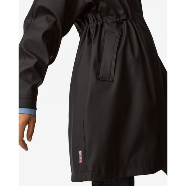 Size/Fit Summary: True to size, Oversized fit. If you want a fitted look, it is recommended to size down. Centre back measurement for Size S is 93cm and sleeve length from neck point is 73.5cm.
Designed for daily use in transitional seasons, the Women's Rain Parka is cut to a mid-thigh length for added coverage and is the ultimate protection against harsh and unpredictable weather. This fully waterproof parka features a welded seam construction and full mesh body lining for breathability. With a stylish oversized shape, a cinchable waist allows for a customisable fit.

Certified vegan
Fully waterproof with welded seams
Hunter Tri-coloured zipper with snap storm flap
Full body mesh lining for breathablility
Underarm eyelets for additional ventiliation
Waist drawcord to adjust fit
Hood with drawcord to adjust opening to protect from wind and rain
Reversed entry welt pockets to prevent rain from entering
Snap adjustable cuff

Product code: WRO1402WAP
