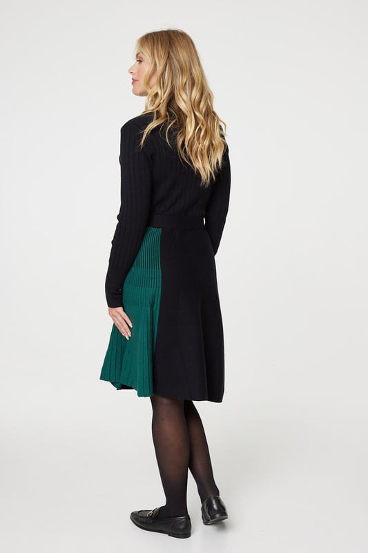 Add a figure flattering knit dress to your closet with this colour block knit dress. With a high round neck, long sleeves, a pleated mid skirt and a belt. Pair with tights and loafers for a chic daytime office outfit or elevate with heels for a smart dinner.