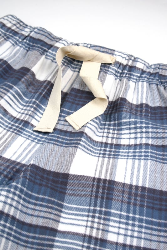 100% Cotton Traditional woven check design PJ trousers. Blue, grey and white. Elastic waist and side pockets. Soft cosy brushed cotton.
Relax in ultimate comfort with our Unisex Cotton Lounge Pants, designed for both style and ease. Made from 100% breathable cotton, these lounge pants offer a relaxed fit perfect for unwinding at home, running errands, or casual outings. The soft cotton fabric feels gentle against the skin, while the adjustable drawstring waistband ensures a customisable fit for all-day comfort. With practical side pockets and a versatile design, these pants are perfect for both men and women.
Whether you're looking for everyday loungewear, cosy sleepwear, or a go-to pair for weekend relaxation, these unisex cotton lounge pants are a wardrobe essential.