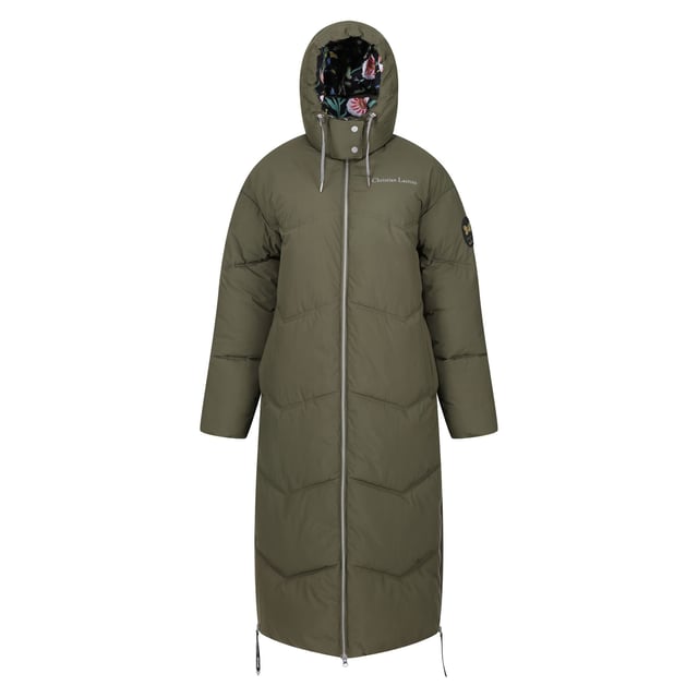 100 % polyester. Fyllning: Imiterad dun, fjäderfri, återvunnen. Design: Överallt tryck, broderad patch, logotyp, quiltad. Tygteknik: DWR-finish, slitstark. Urringning: Med huva. Ärmtyp: Långärmad. Nedre sidsöm, vändbar. Funktioner i huvan: Dragsko, Grown On Hood. Längd: Lång linje. Fickor: 2 nedre fickor med dragkedja, 2 sidofickor med dragkedja. Fästning: Full dragkedja, stöttning. Fåll: Justerbar. Hållbarhet: Cruelty Free, tillverkad av återvunnet material. 8 UK: 32 tum. 10 UK: 34 tum. 12 UK: 36 tum. 14 UK: 38 tum. 20 UK: 45 in. 18 UK: 43 tum. 16 UK: 40 tum.